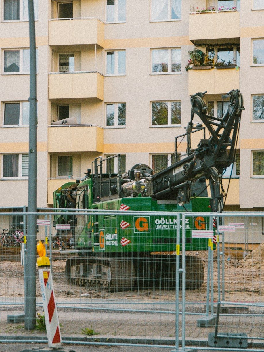 Baustelle mit Kran